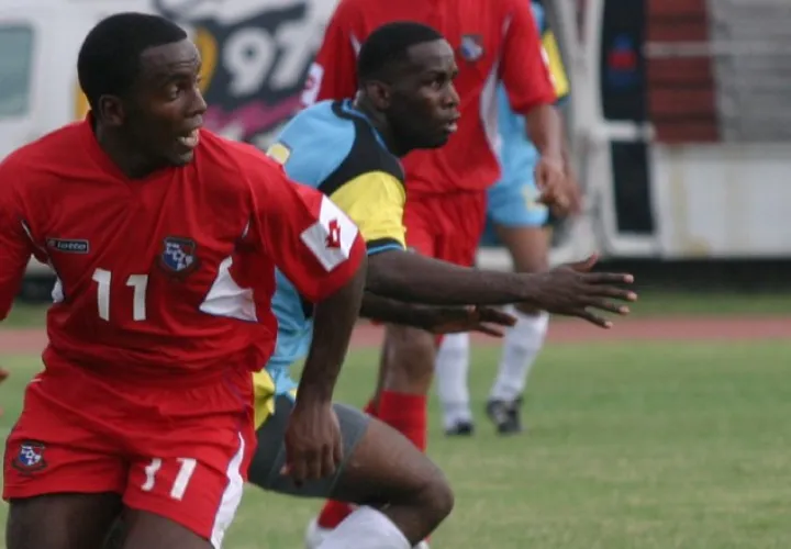 Ricardo "Patón" Phillips en un partido de la eliminatoria para el Mundial  Alemania 2006. /Foto Archivo