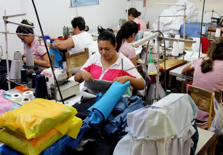 Maribel Gordón dijo que una de las dificultades de la economía panameña es que el Gobierno Nacional sigue apostando por el sector servicio. /Foto Archivo