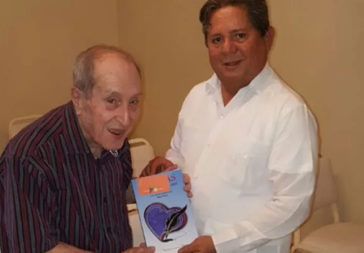 Tony Fergo y el doctor Vicente Moreno. /Foto Cortesía