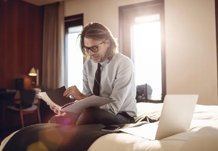 El cliente puede usar todas las instalaciones y servicios del hotel. 