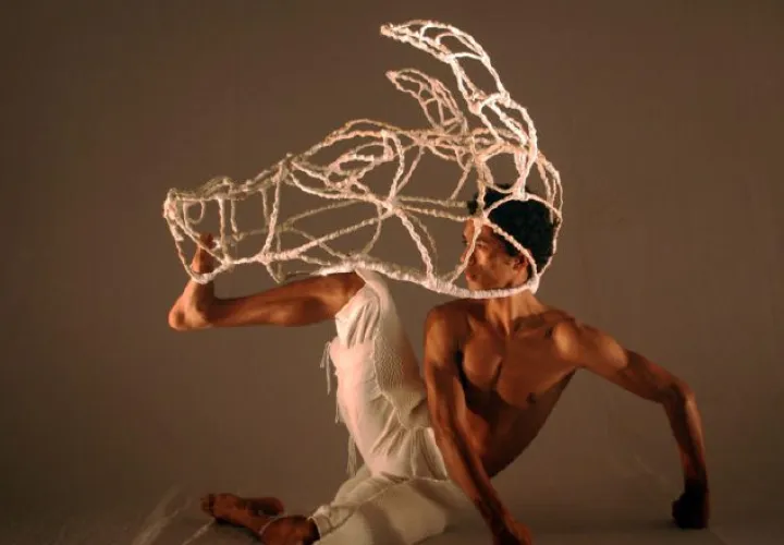 "Diálogos sobre Diaghilev". Espectáculo de  danza contemporánea. Fue  realizada en Francia y  está inspirada en la vida  y aportes de Serguéi Diághilev, productor de Les Ballets Ruses y mentor de Nijinski.