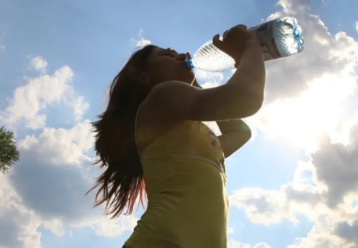 No olvide tomar agua.
