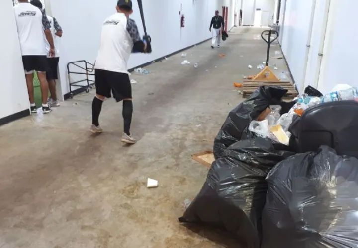 El Kenny Serracín lleno de basura, luego de su inauguración. /Foto Mayra Madrid