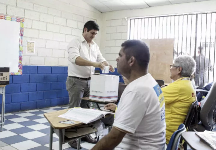 Carlos Alvarado, logró la presidencia con el 60% de los votos. FOTO/EFE