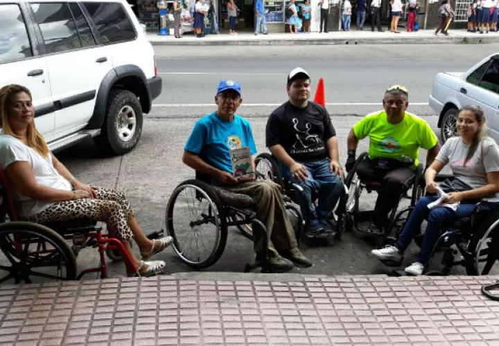 Se les hace difícil poder transportarse. Foto: Eric Ariel Montengro. 