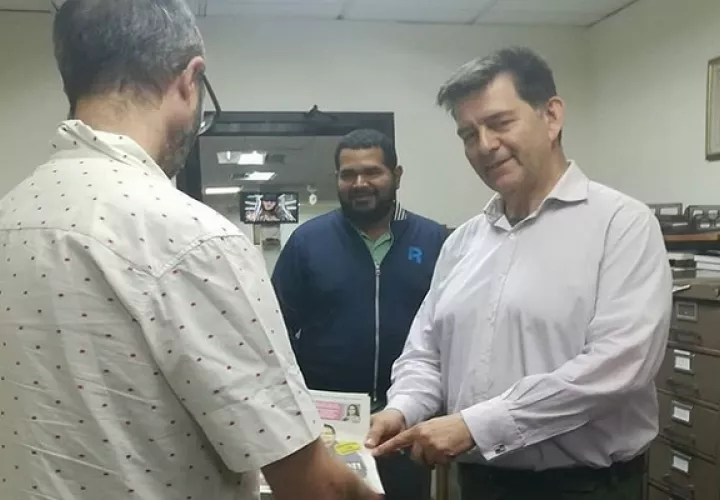 Los periodistas británicos en Epasa.