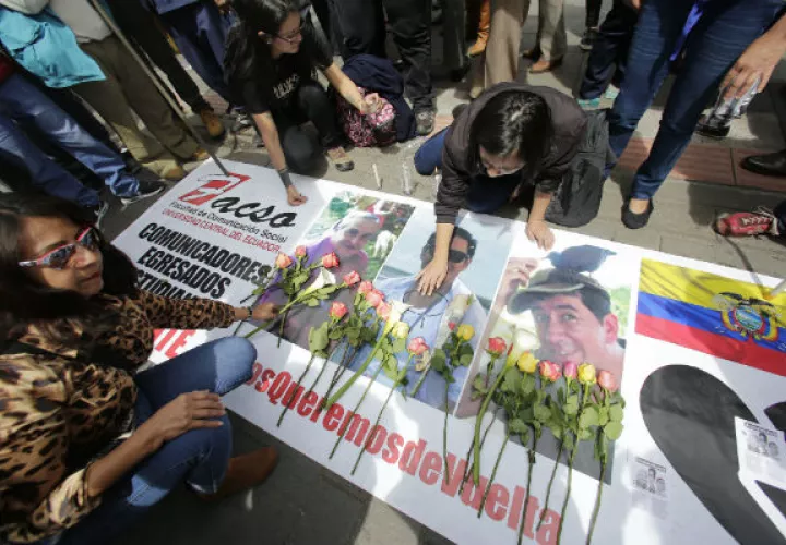 Ecuador mejoró en el ránking y ello contrasta con el secuestro y asesinato de tres periodistas. 