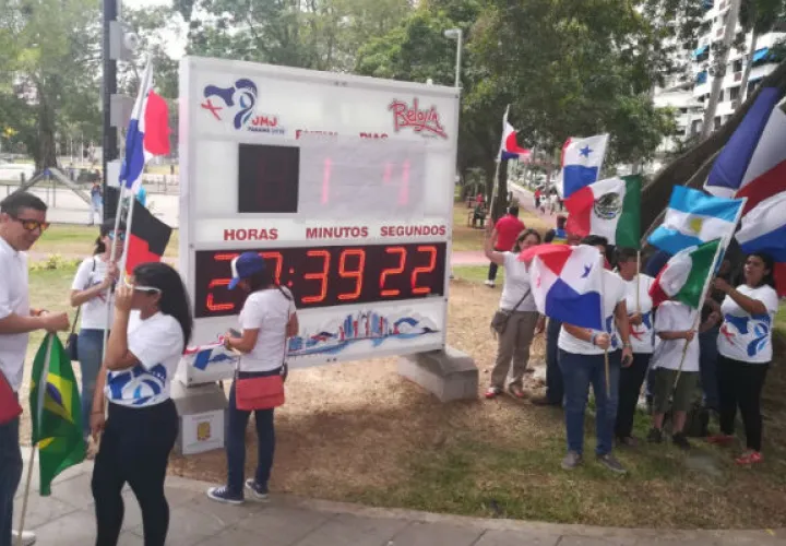 Inauguraron el reloj que hará el conteo hacia al JMJ.