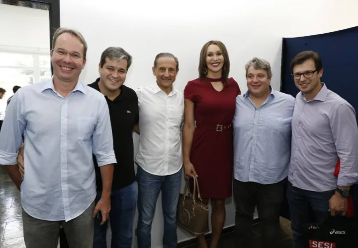 Tiffany Abreu con la directiva de su equipo Foto Facebook
