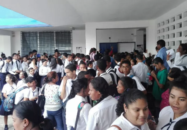 Estudiantes también reclaman mayor seguridad. Foto: Eric A. Montenegro.
