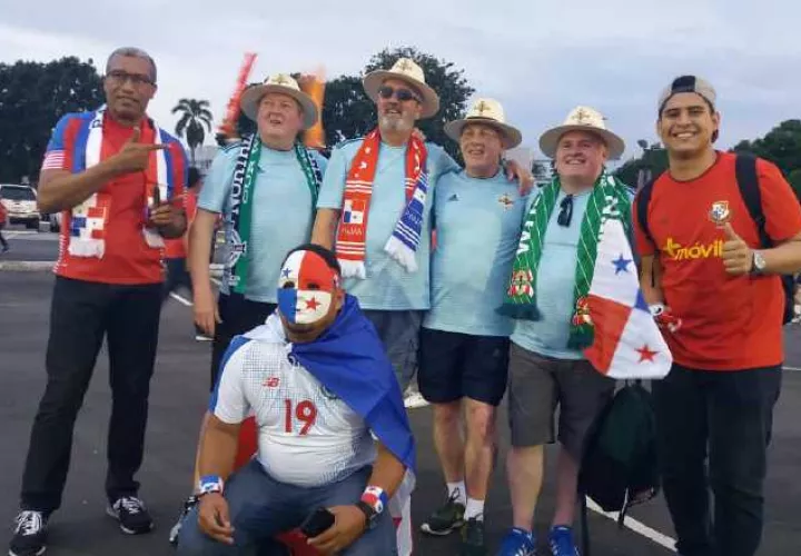 Fanáticos norirlandeses compartieron con los panameños. /Foto K. Lara