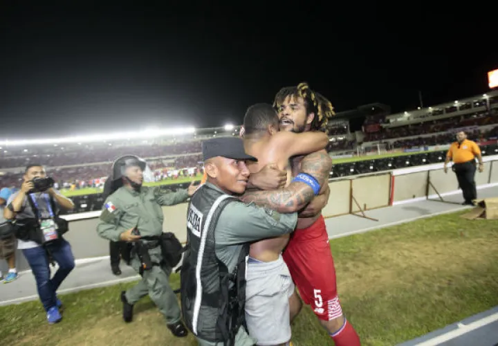 La foto que recorrió el planeta tras la clasificación de Panamá al mundial de Rusia 2018 / Foto: Anayansi Gamez.