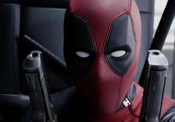 El filme iba a tener algunas bromas relacionadas con Disney pero pidieron que fueran eliminadas. 