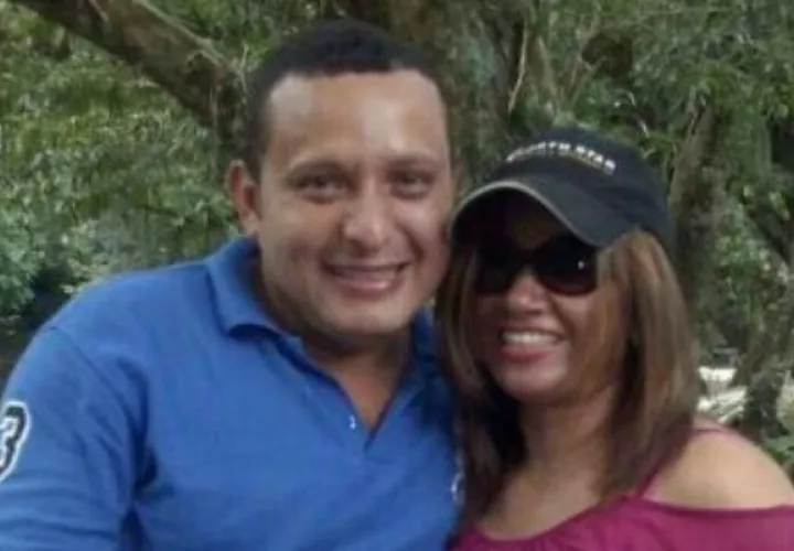 Moreno Grajales junto a la profesora Diosila.