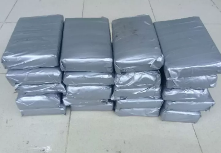 Los paquetes de la sustancia que fue decomisada. 