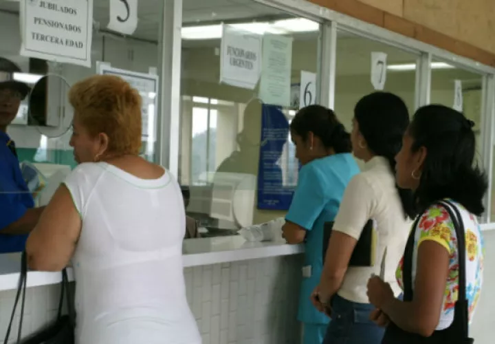 No consiguen sus medicamentos en las farmacia de la CSS.