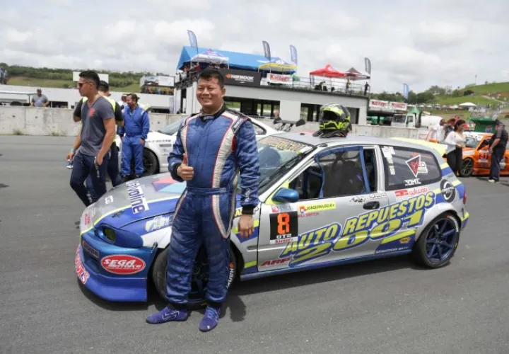 Joaquín Loo de la categoría GT2 quien dominó la prueba de principio a fin.
