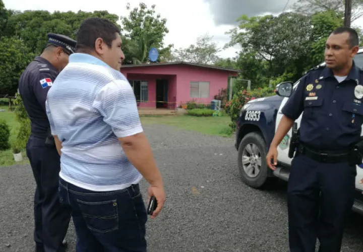 Las autoridades investigan un posible caso de violencia doméstica. Foto/Melquiades Vásquez 