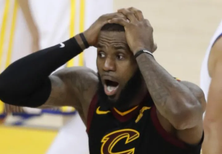El lamento de LeBron James. EFE
