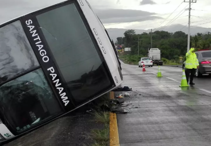 Así quedó el vehículo en la vía Interamericana.