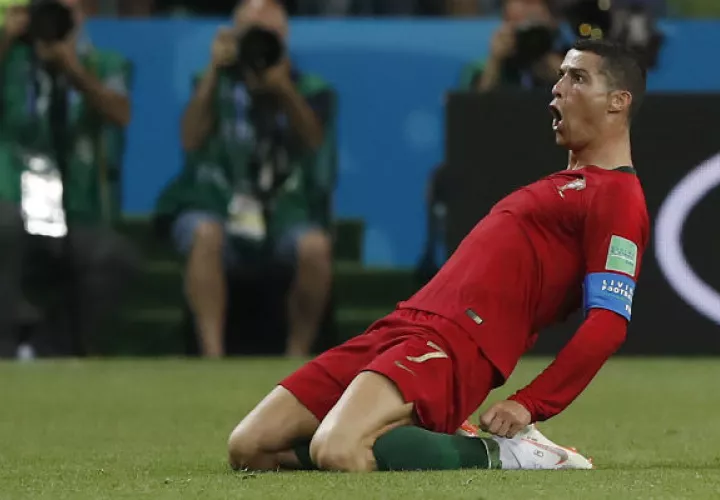 Cristiano Ronaldo festeja el segundo gol de Portugal. Foto:AP