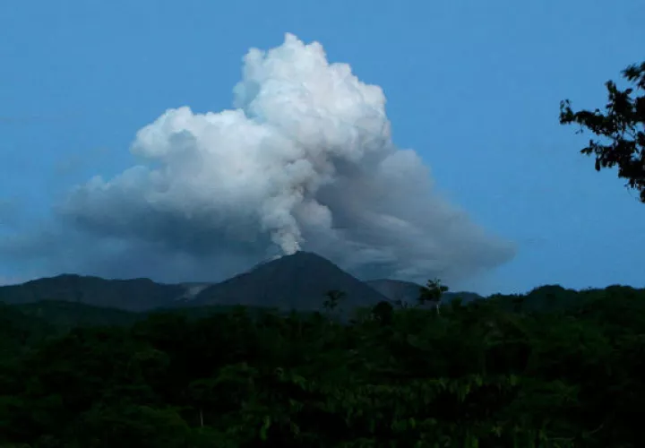 El pasado 29 de mayo el volcán emitió columnas de vapor, gases y ceniza de hasta 600 metros sobre el nivel del cráter.