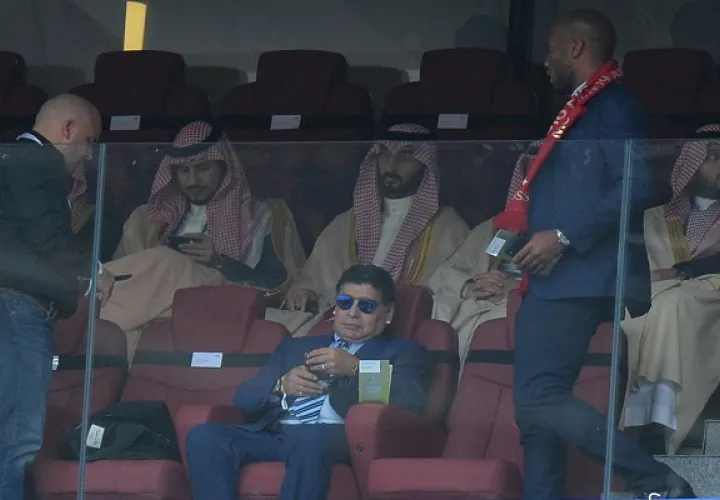 Diego Armando Maradona, durante el partido inaugural en Rusia. Foto EFE