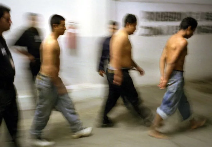  A pesar de que no se producen separaciones de hijos y padres, todavía hay casos relacionados con otros lazos familiares, como es el caso de dos hermanos, en el que uno de ellos es menor de edad.