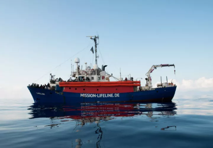 Italia sigue insistiendo en que no permitirá desembarcar a naves de ONG.