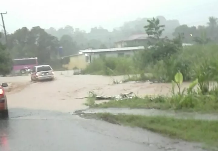 Inundaciones en Cerro Tigre, en Nuevo Arraiján. Foto/Raimundo Rivera