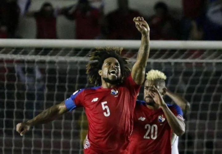 Román Torres, celebra gol de Panamá ante Honduras en eliminatoria. 