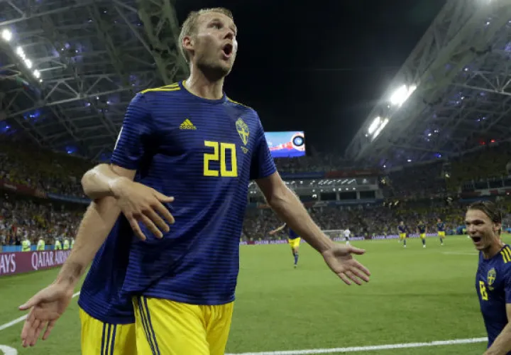 Ola Toivonen festeja su gol. Foto:AP