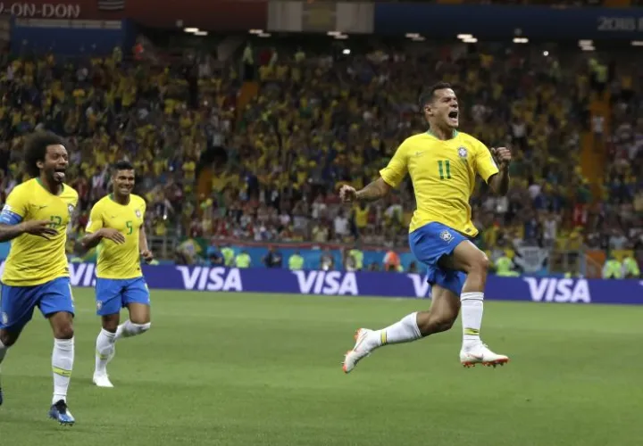 Coutinho soltó un latigazo que terminó en las redes de Suiza. Foto AP