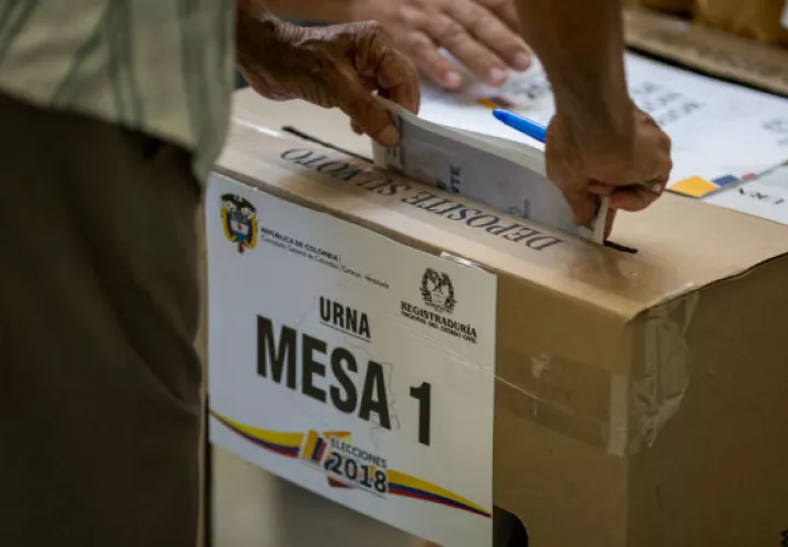 Maduro ganó las elecciones con más de seis millones de votos, más de cuatro millones que el segundo, el exgobernador Henri Falcón.