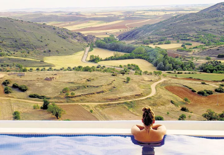 Vista desde la piscina del alojamiento Pedro Chicote. /Foto: Escapadarural