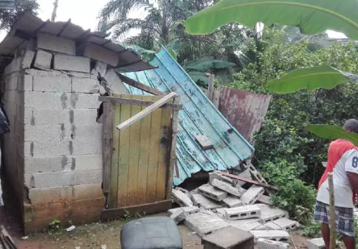 Los daños a la casa.  Foto:  Diómedes Sánchez
