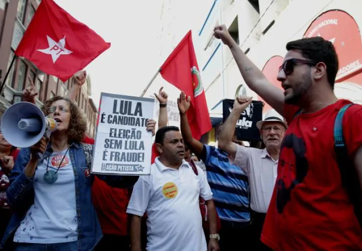 Simpatizantes de Lula exigen su libertad. EFE