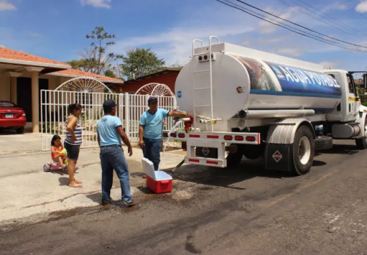 Suspenden el servicio, porque se les adeuda. Foto: Diómedes Sánchez. 