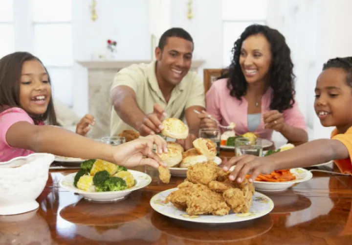 Hay que aprovechar las comidas en familia. /Foto Pixabay