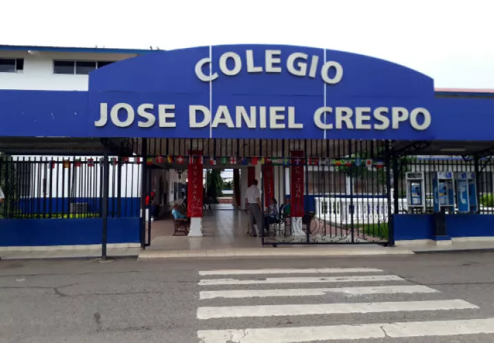Las autoridades buscan al sujeto que realizó actos indecorosos cerca del plantel educativo. Foto/Thays domínguez
