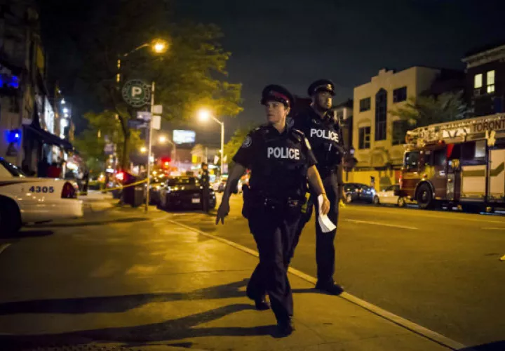 La policía asegura un perímetro alrededor de la escena del tiroteo: Foto: AP 