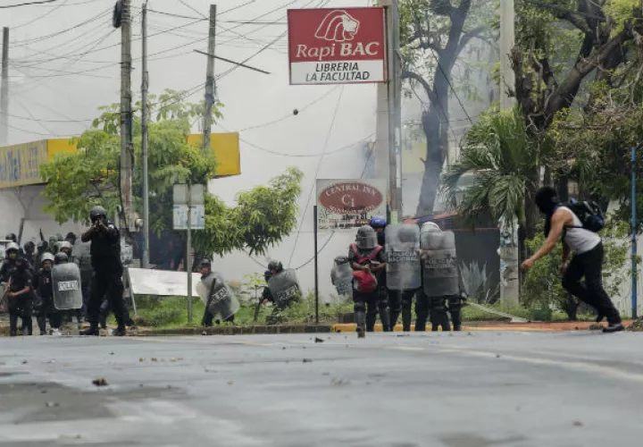 Cientos de hombres ataviados con armas de guerra, entre policías, parapolicías, antimotines, paramilitares y grupos de choque oficialistas, invadieron las ciudades de Diriamba.