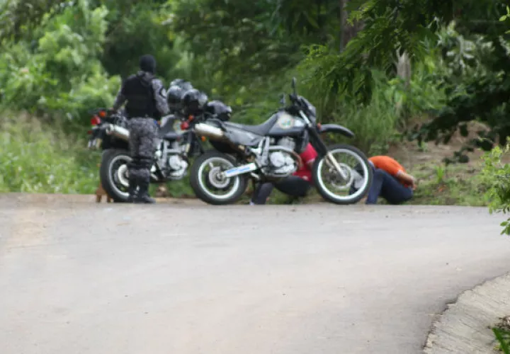 los antisociales se movilizaban en moto y un auto sedán. Foto/Eric Montenegro