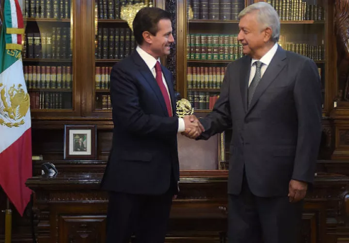 Enrique Peña Nieto en su primera reunión con el presidente electo Andrés Manuel López Obrador. FOTO/EFE