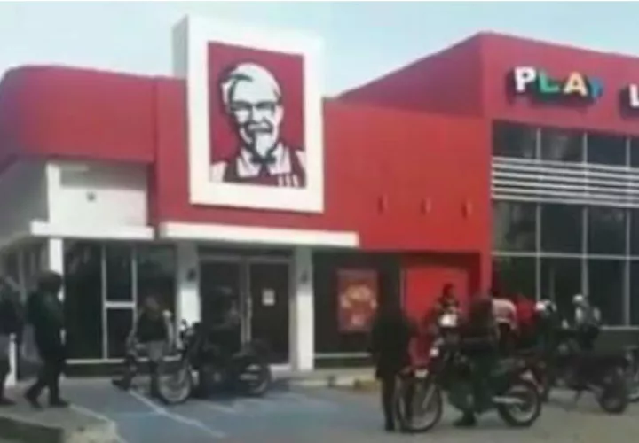 Llegada de las unidades linces de la policía al lugar. 