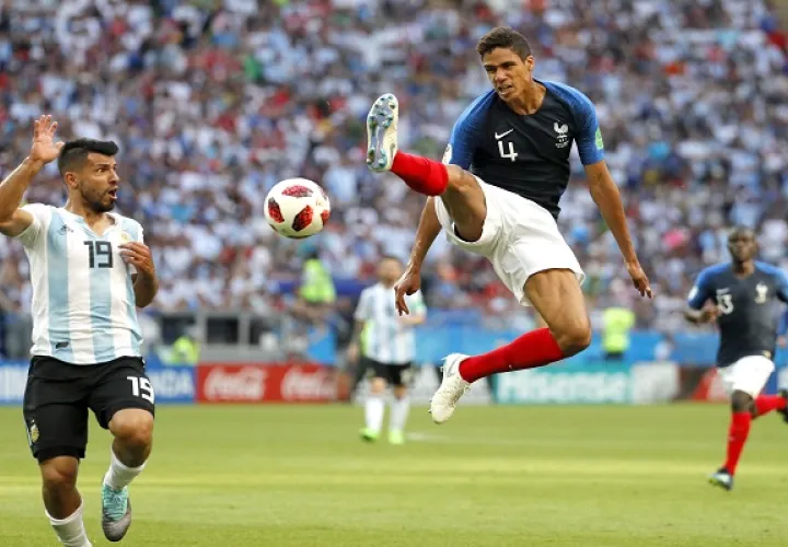 Raphäel Varane durante el partido ante Argentina. Foto EFE