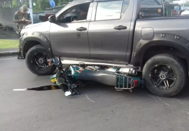 En el accidente se vio involucrado el vehículo pick up marca Toyota. Foto: Mayra Madrid.
