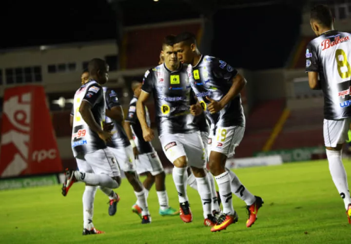 Tauro es uno de las franquicias tradicionales del fútbol panameño. Foto Anayansi Gamez 