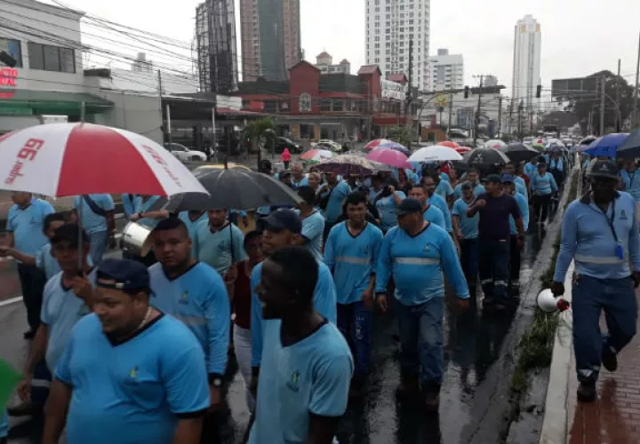 Marcha de funcionarios del Idaan. Foto: Jesús Simmons