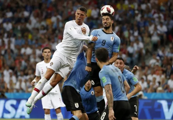 Acción entre uruguayos y portugueses. Foto AP